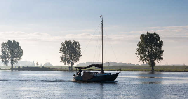 Varen op de Bergsche Maas - Cruising on a Dutch river