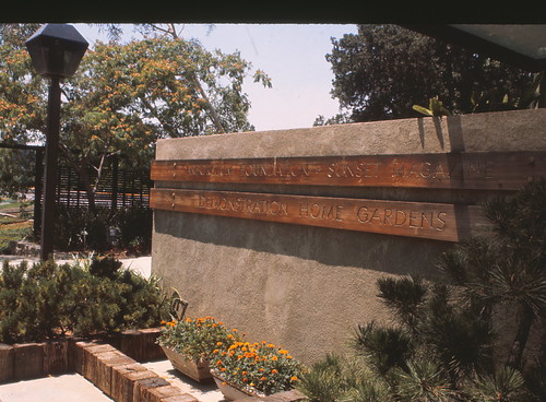 Sunset Magazine Demonstration Garden by Los Angeles County Arboretum, Photo by Bill Aplinwilliamcaplin williamaplin sunsetmagazine demonstrationgarden arboretumfoundation