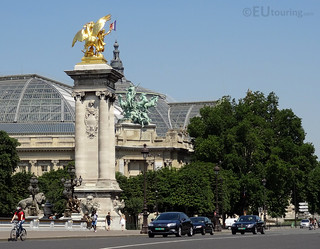 Golden statue and quadriga | A view of the Grand Palais, wit… | Flickr