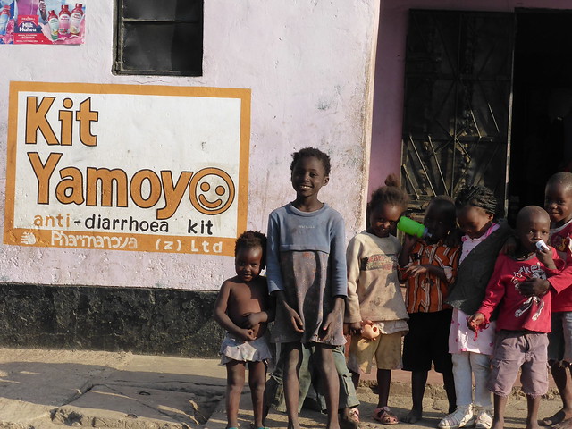 Kit Yamoyo Wall Painting George - with children