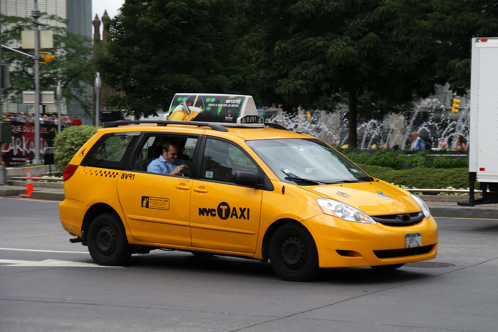 Такси дом 4. Toyota Taxi. Тойота Сиенна такси. New York такси Тойота. Toyota Prius NYC Taxi.