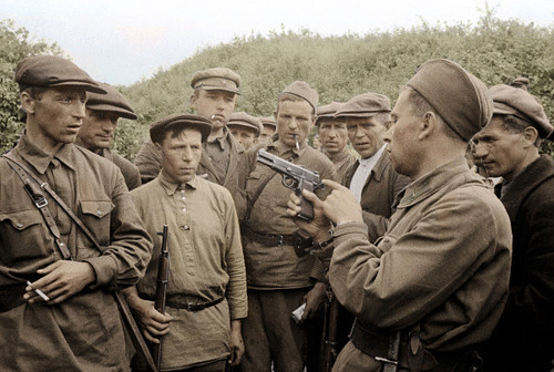 Soviet partisans learn weapons WW2 | by Za Rodinu