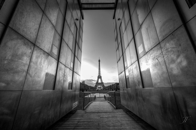 Wall for Peace & Eiffel Tower (BW Edition)