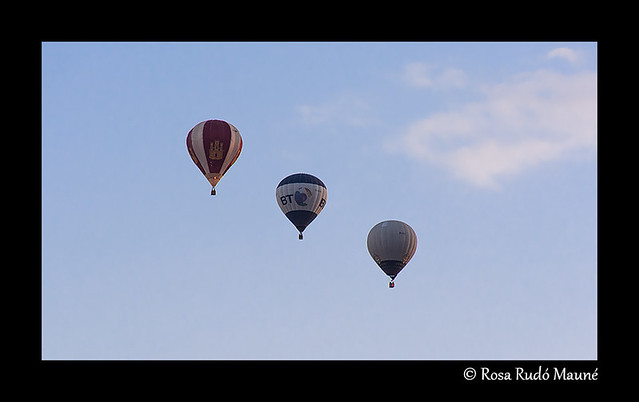 Hot air balloons row