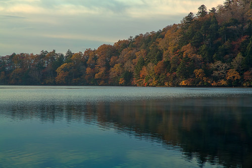 autumn lake reflection tree fall sunrise nikko tochigi 2012 yunoko