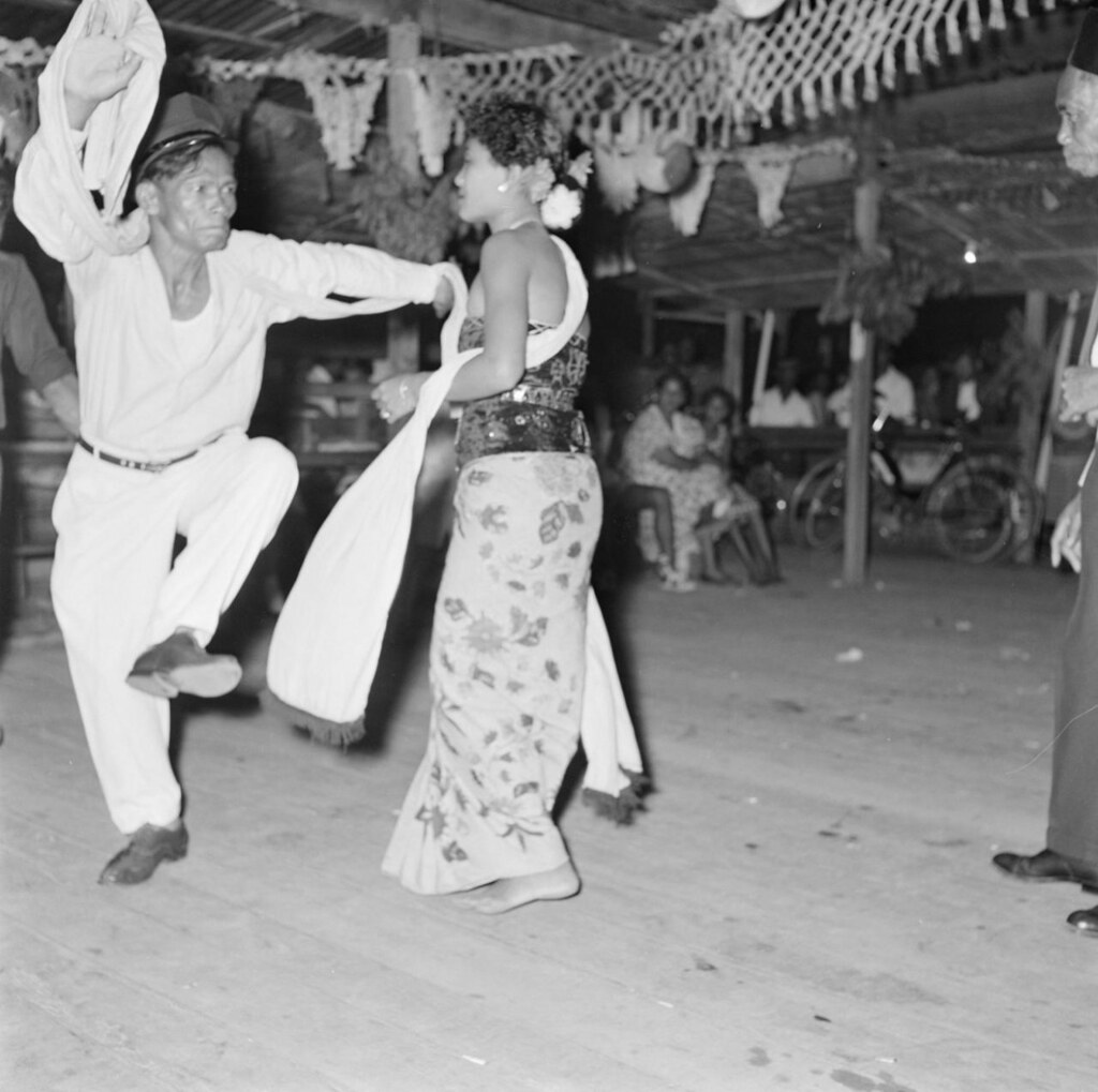 Javaanse danseres op een Javaans feest in Paramaribo / | Flickr