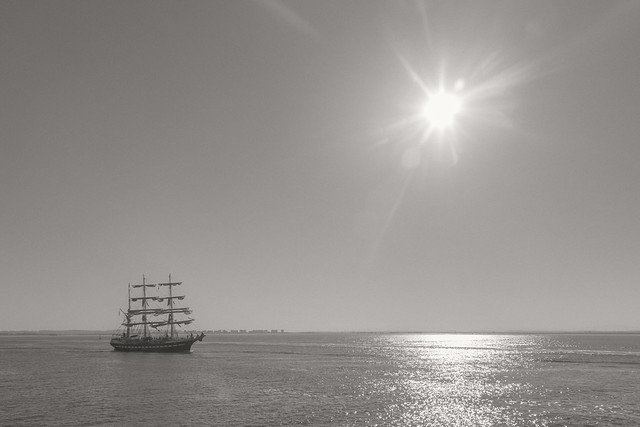 Imagen del buque escuela francés Belem, por la Bahía de Cádiz.
