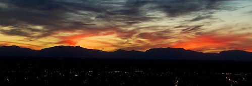 city sunset red sky mountains newmexico clouds lights evening darkness newmexicomuseumofspacehistory afsdxvrzoomnikkor18200mmf3556gifedii
