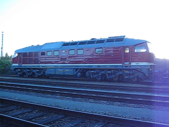 1974 dieselelektrische Lokomotive 132 158-7 genannt Ludmilla von Lokomotivfabrik Woroschilowgrad (Lugansk) für Deutsche Reichsbahn Windmühlenstraße in 39126 Magdeburg-Rothensee