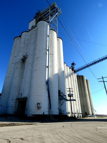 sky smalltown exeter nebraska elevator concrete agriculture grainelevator
