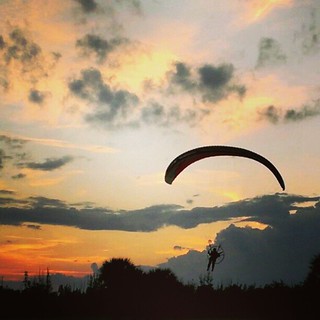 Para-Glider #sunsetlovers #sunset #sunsentinel #mayfair #HTC #htcevo4glte #webstagram #statigram #instagram #instamood #instapic #instagram_Florida #instacool #instaflorida #instagramhub #instagrammer #instagramers #paragliding #poweredparachute