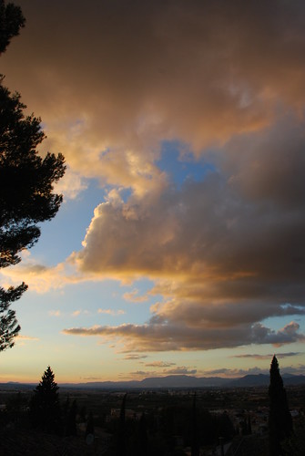 Atardecer en la Vega by Oscar Moral, sunset cloudy