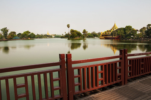 lake gold golden pagoda shwedagon yangon burma buddhist religion culture myanmar tradition burmese barge royallake royalbarge kandawgyi karaweik singuttarahill karavika pyigyimon pyigyimonroyalbarge