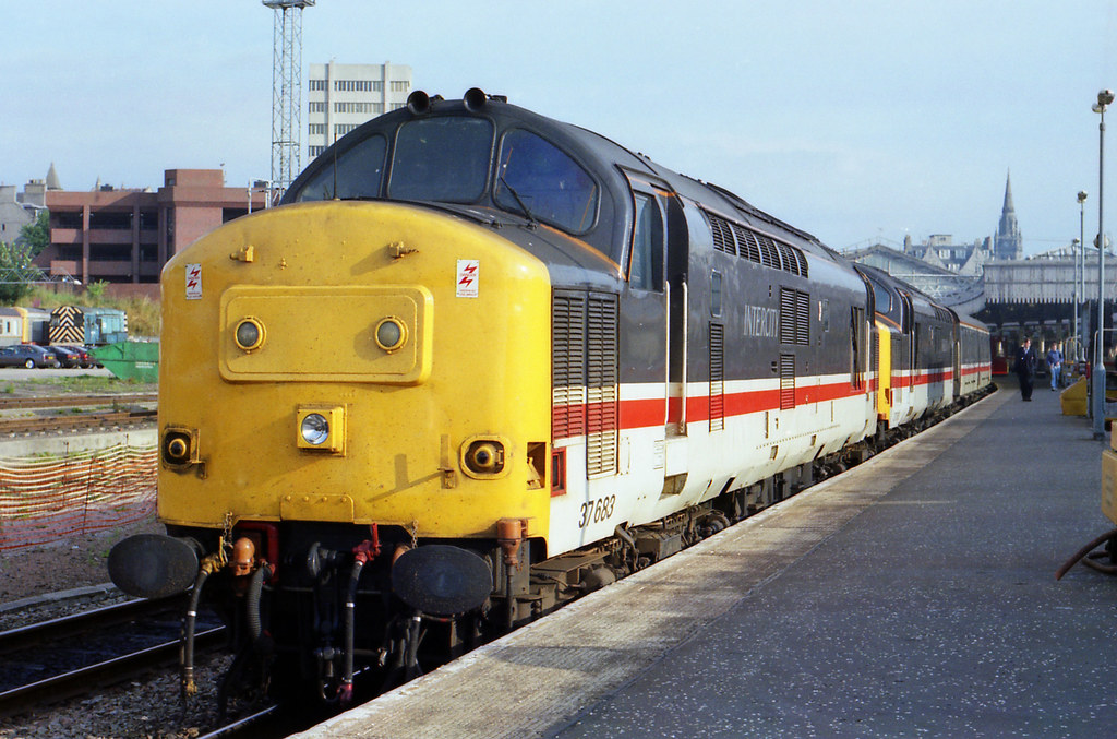 37683 & 37505 at Aberdeen 21:25 London Euston sleeper 31/07/1993