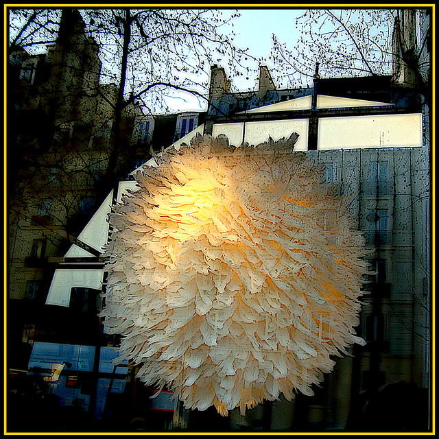 Feathers Ball of Light