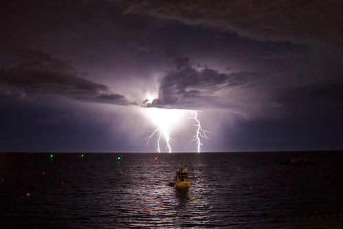 storm horizon indianocean lightning westernaustralia rottnestisland bestcapturesaoi
