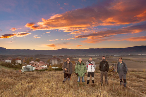 Los Chicos del Alba en Zuazo de San Millán by AV Fotos de Grupo, Viendo amanecer desde Zuazo de San Millán de la Llanada Alavesa.luna amanecer nocturna grupo alava n