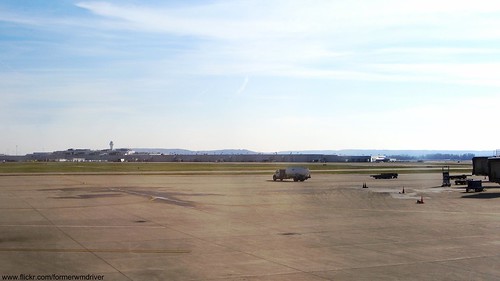 tarmac airport aircraft international sdf taxiway 1920x1080 louisvilleinternationalairport