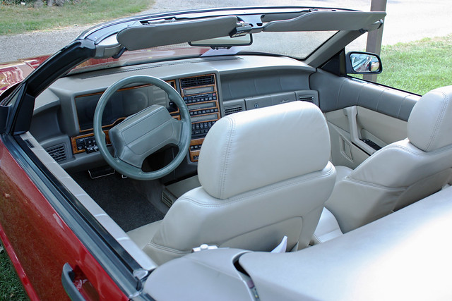 1993 Cadillac Allanté Roadster (2 of 3)