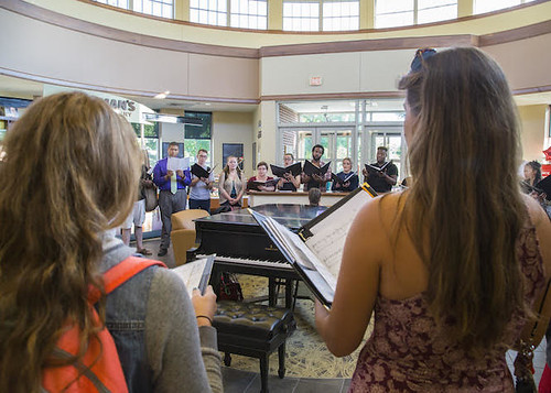 Shenandoah Conservatory Choir Gives Surprise Performance