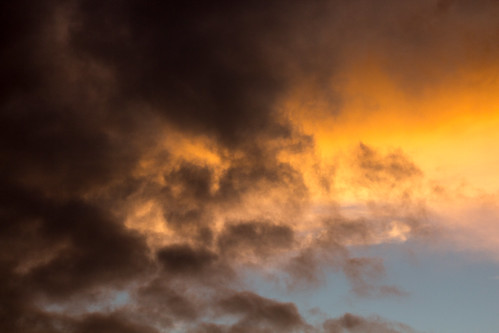 18NOV12: sunset by tarboxje, High thin clouds and a pale sun gave way late today providing the end of the day with some visual dr