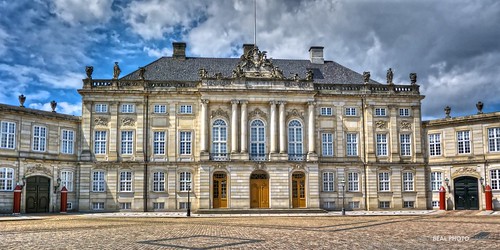 Amalienborg HDR | The Amalienborg Palace in Copenhagen is de… | Flickr