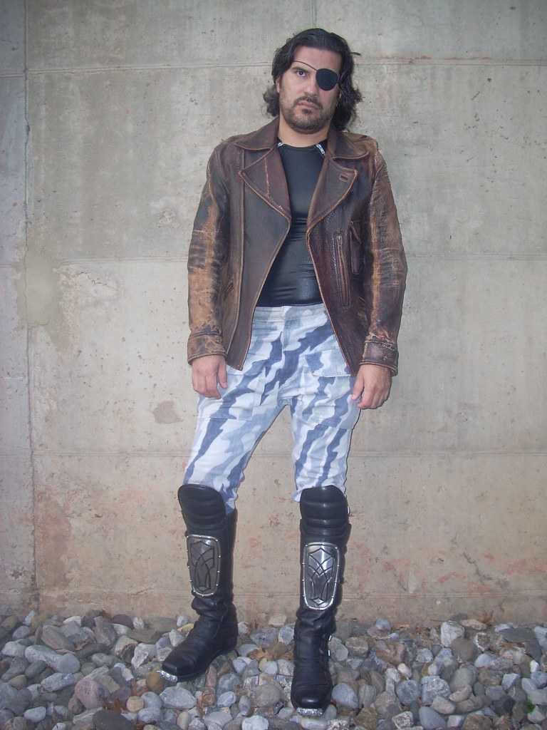 Snake Plissken Costume / At the wall -2.