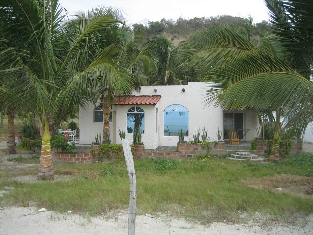 coco-beach-village-ecuador