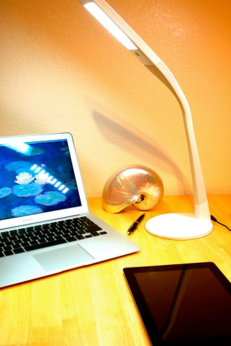 Lumiy_Lightwing_1200_LED_desk_lamp_amazon_best_rated_6892 | Flickr