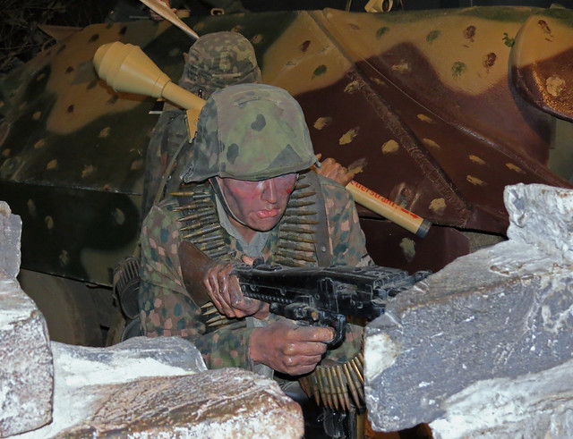 SS Panzer Grenadier mannequin with MG42 at Duxford Museum