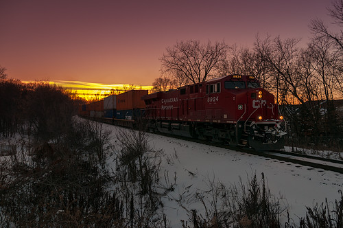 railroad sunset minnesota train twilight dusk plymouth canadianpacific cp198 cp8924