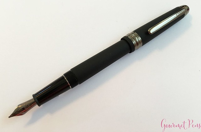 Explosieven samenkomen actrice Gourmet Pens: Review: Montblanc Meisterstück Classique Ultra Black Fountain  Pen @couronneducomte @Montblanc_World