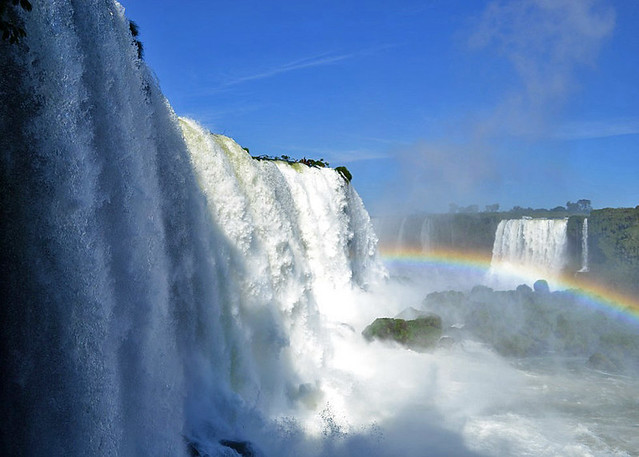 FOZ DO IGUACU, BRAZIL - waterfall/ ФОЗ-ДУ-ИГУАСУ, БРАЗИЛИЯ - водопад