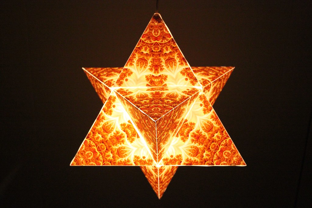 Меркаба что это такое. Пирамида Меркаба. Звезда Давида Меркаба Мандала. Золотая Меркаба. Тетрахедрон звезда.