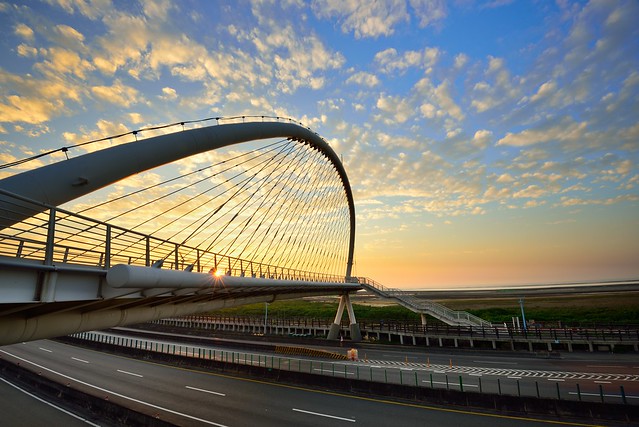 Harp Bridge with sunset 豎琴夕曲@香山豎琴橋