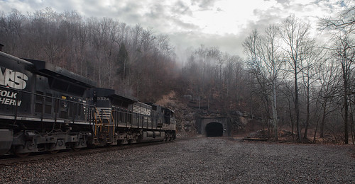 ns trains tunnels norfolksouthern pocahontasdistrict glenalumtunnel