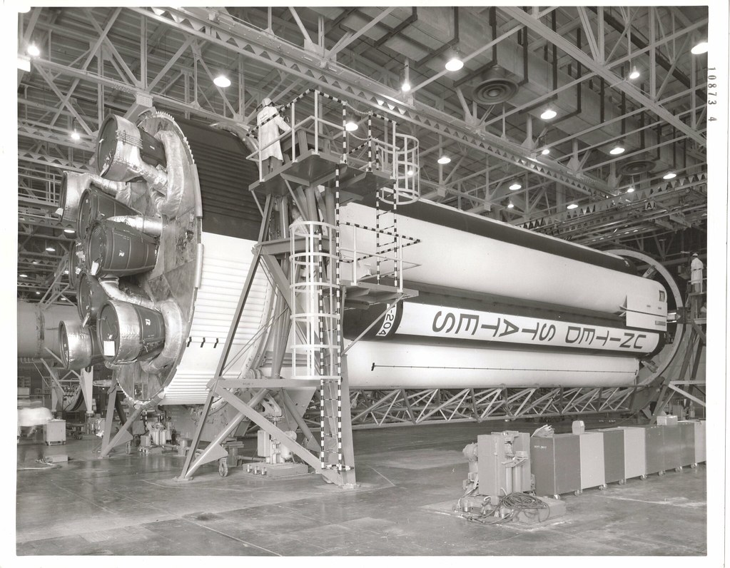 a01/a05 (AS-204)_v_bw_o_n (MAF? photo no. 10873 4, verso stamped DEC 26 ...