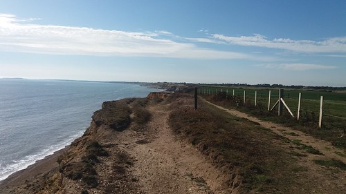 20160907_161429 Cliff path between Hordle Cliff and Barton on Sea