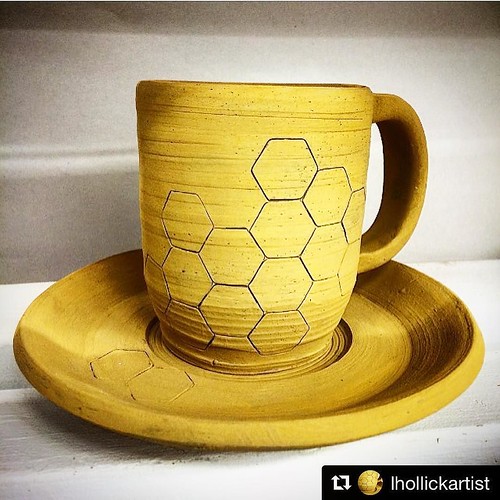 We had to share this Honeycomb mug and saucer made by @lhollickartist on #nationalcoffeeday☕️! #newpaltzceramics #npsocial #wheelthrowing #ceramics #sunynewpaltz #artstudent #yellowironoxide