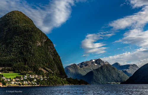 fjord mountain mountains møreogromsdal noreg norge norway scenery sunnmøre volda landscape