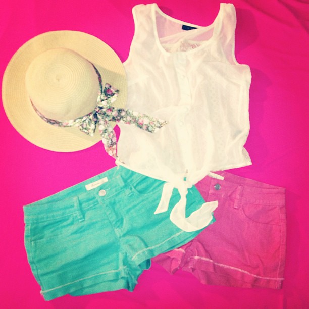 Outfit para la playa: short coral o menta? #ropagallardo #…