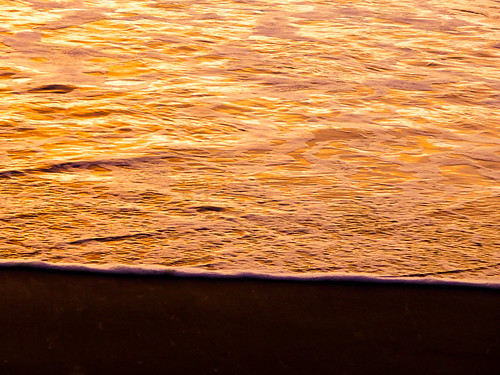 gold contrast yellow newzealand nz southisland canterbury christchurch beach ocean pacific sea waves surf northnewbrighton glow sunrise dawn