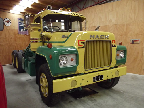 HE7215 - 1974 Mack R685 6x4 | New to Southern Transport this… | Flickr
