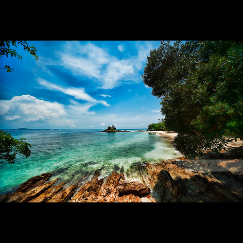ocean blue tree beach rocks paradise wideangle malaysia tropical pulau southchinasea pantai azur sigma1224mmf4556 kapasisland