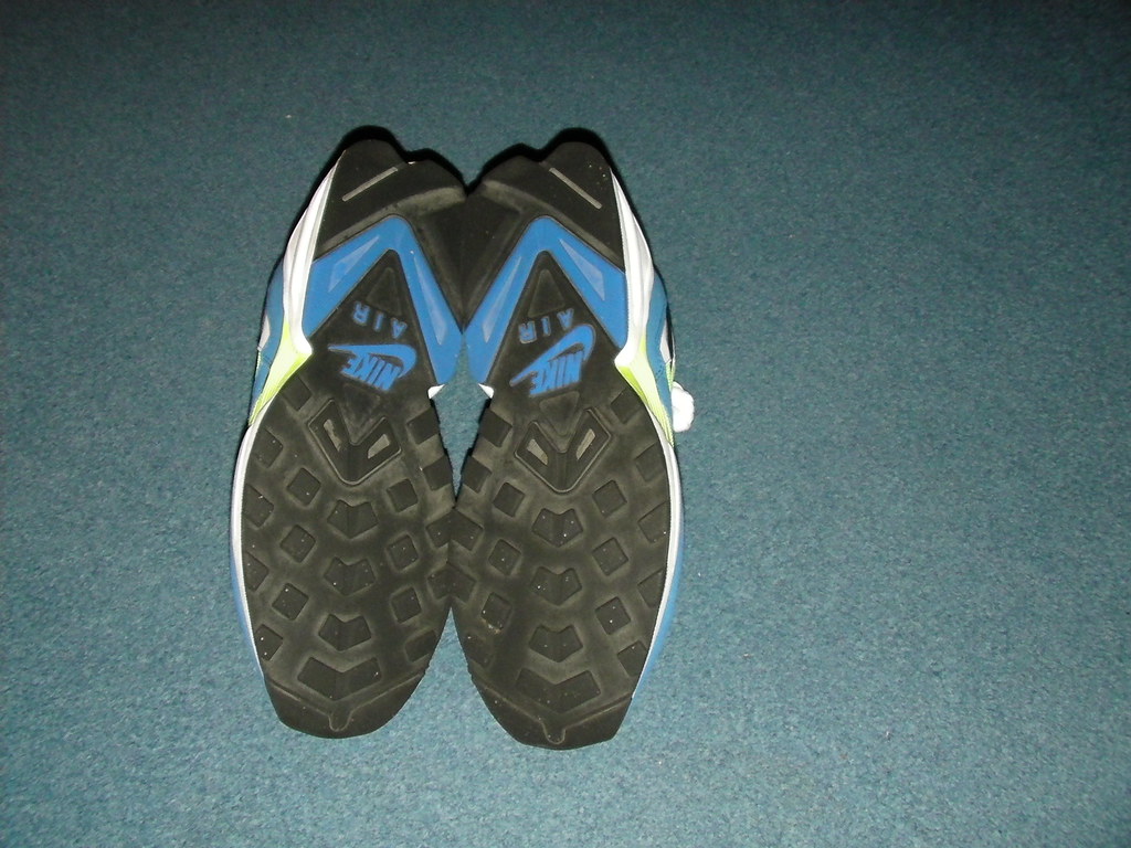 nike tailwind size 9