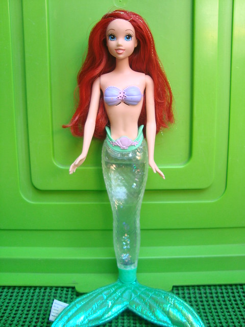 Barbie Ariel Sirenita N° 511, 15.000 PRENDE SU COLA Y CANAT…