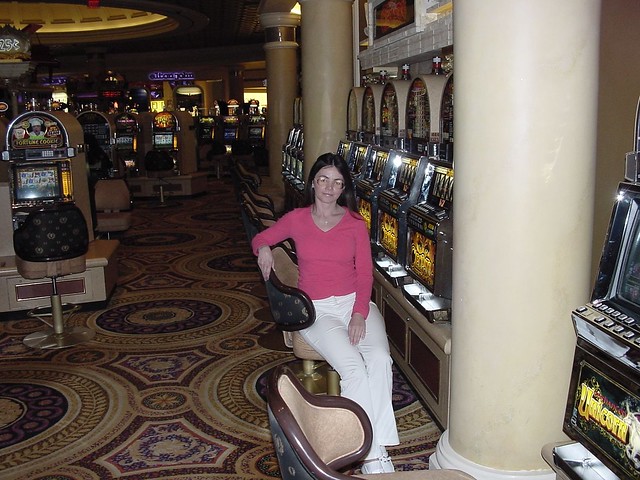 Cute gwg Agnieszka at the slot machines in Vegas wearing her strong glasses