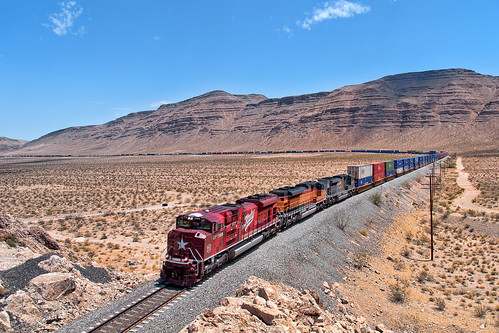 hot desert railfanning railfan chase roadtrip travel adventure milelong nevada markwhitt markwhittphotography train heritagelocomotive up1988 up1996 up1983 unionpacific