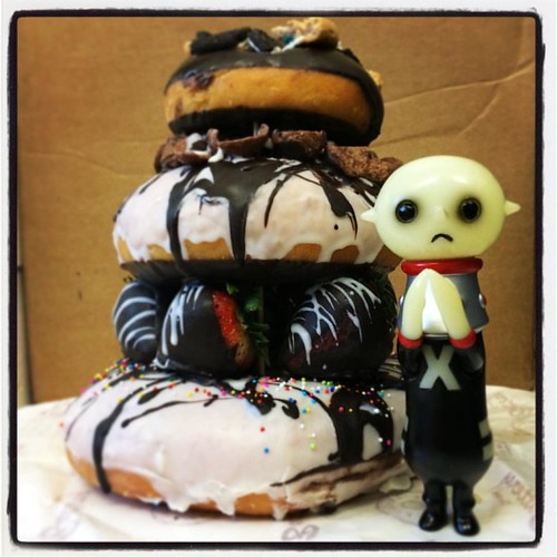-> 2016.0825... Finally... HiiN got his first present... His beloved donut hill!!!  #dot #dotdot  #ドットドット  #宇宙のヒミツモノ #HiiN  #ソフビ #sofubi #sofvi #vinyltoys #softvinyl  #designertoy | by weirdOlun