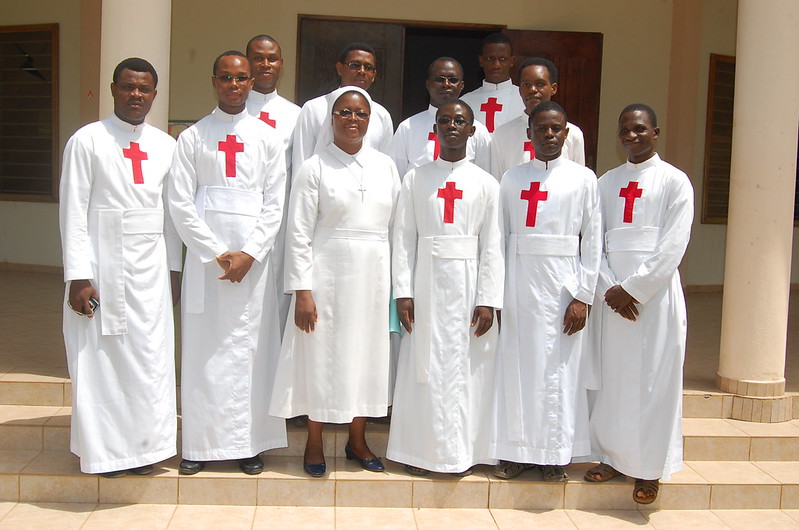 I dieci futuri sacerdoti con la predicatrice dopo il  ritiro spirituale annuele